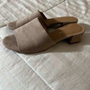 Rampage Slip on Beige Sandals. Size 8